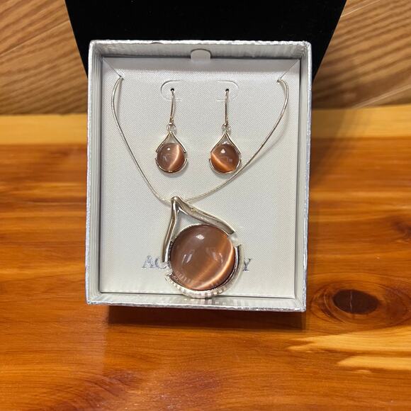 Tear Drop Pendant Necklace & Dangle Earrings Set New In Box Silver Tone 90's y2k - Picture 4 of 10